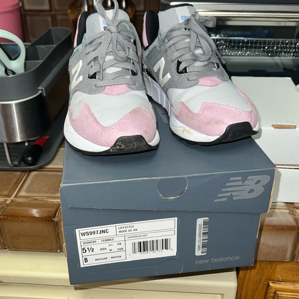 New Balance women’s tennis shoes